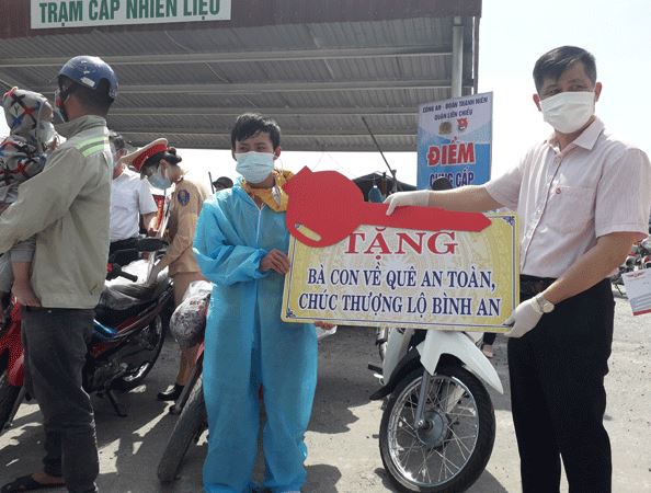 VBSP branch of Da Nang City participates in donating motorbikes to people returning home