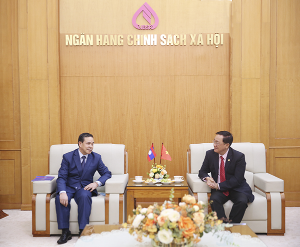 VBSP General Director Duong Quyet Thang met the Embassy of the Lao PDR