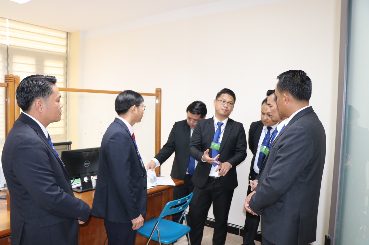 Nayoby Attapeu branch of Laos Policy bank visited and worked with VBSP branch in Kon Tum province