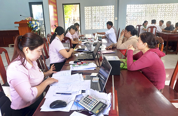 Tra Vinh supports 46 households in Cang Long town with safe water project