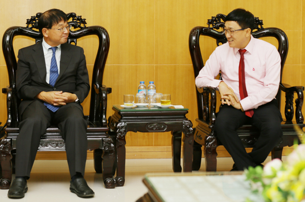 CEO of Vietnam Bank for Social Policies meeting with JFC-Micro Delegation from Japan