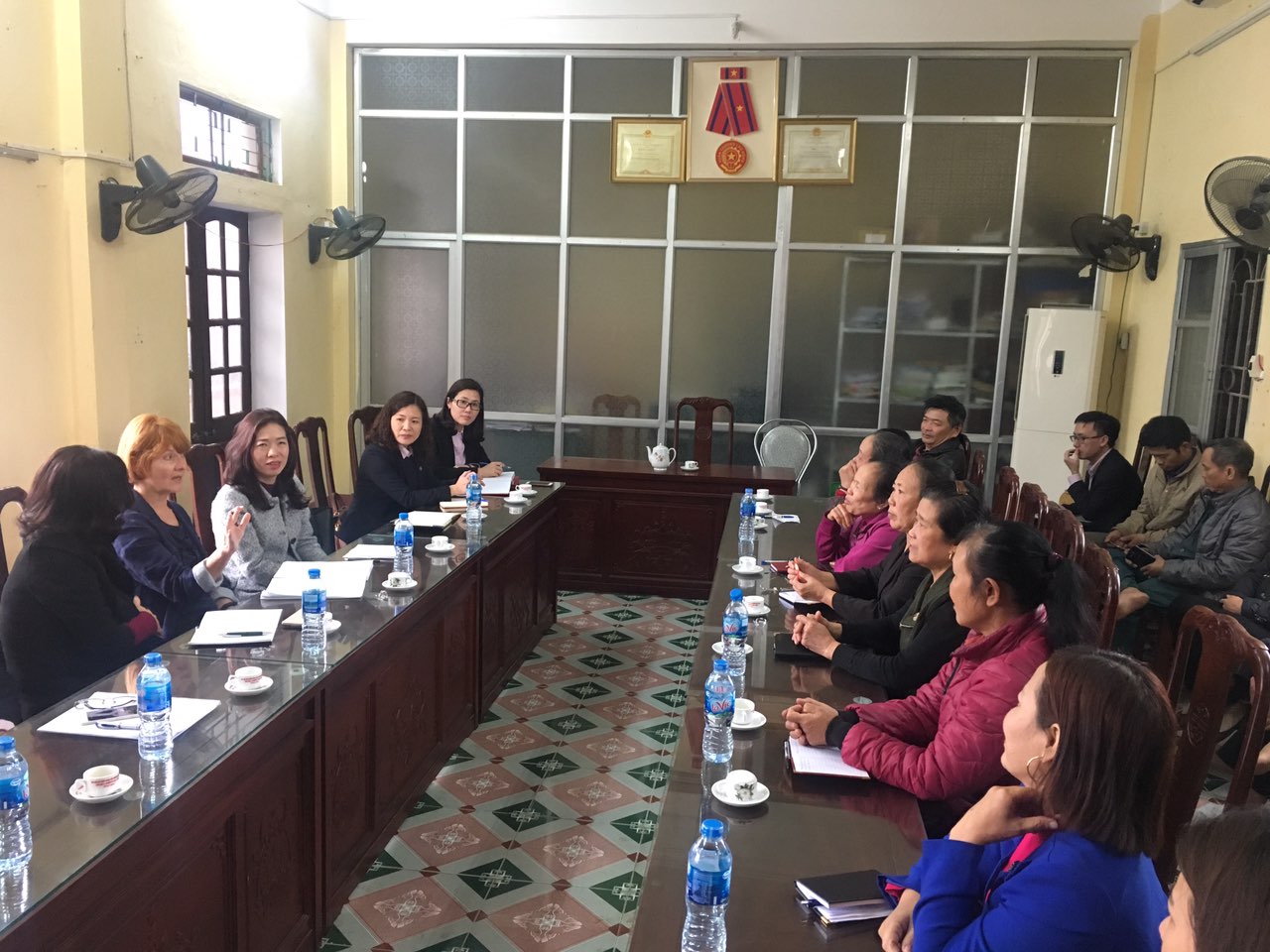 DFAT visited the transaction point of VBSP in Ninh Binh province for evaluating the SMS notification service for the poor and other vulnerable households