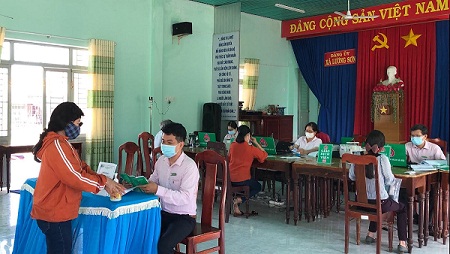 Hanoi supports disadvantaged groups to overcome impacts of COVID-19 